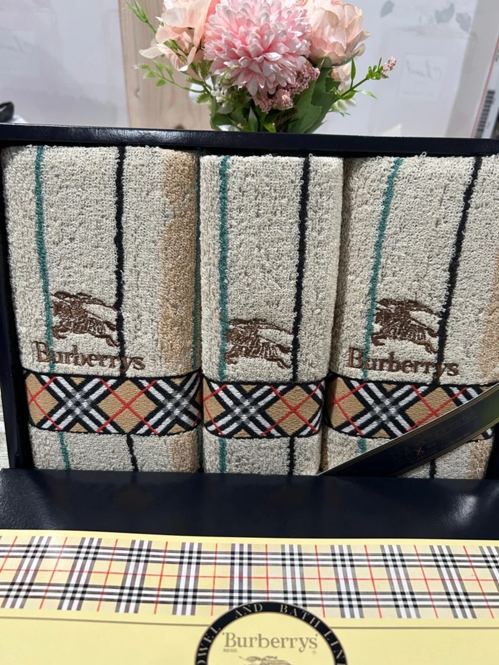 7028. Burberry Bath Towel Boxed Set Featuring Signature Nova Check Pattern.